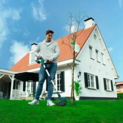 VONROC Débroussailleuse Sans Fil 20V -1 Batterie 2.0Ah Et Chargeur - 25cm Diamètre De Coupe - Tête Et Lance Télescopique Inclinables - Double Tête De Fil Tap And Go 8m (2x4m) 9 VONROC Débroussailleuse Sans Fil 20V -1 Batterie 2.0Ah Et Chargeur - 25cm Diamètre De Coupe - Tête Et Lance Télescopique Inclinables - Double Tête De Fil Tap And Go 8m (2x4m) -Débroussailleuse Soldes Magasin 31022561 3